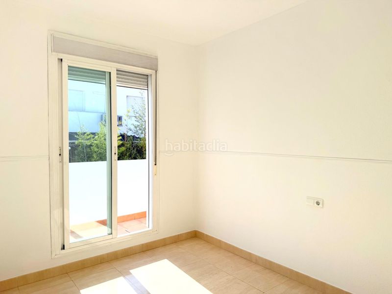 Foto 08004405-8bed-4630-98fb-8184c6073d89. Alquiler casa adosada  de 3 dormitorios con patio, terraza y dos plazas de garaje en Palomares del Río