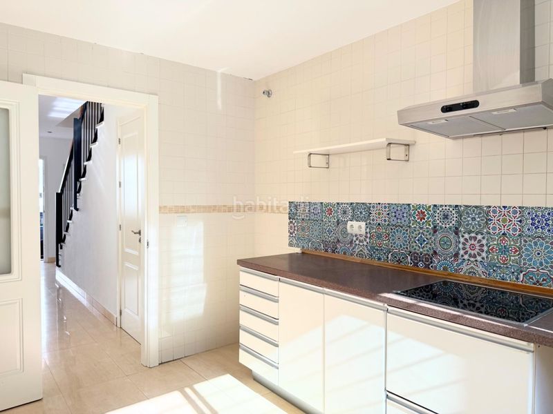 Foto 1a9e2b79-7699-4492-869c-962f2ae35c84. Alquiler casa adosada  de 3 dormitorios con patio, terraza y dos plazas de garaje en Palomares del Río