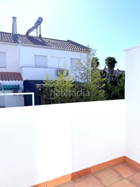 Foto 218a0f05-377f-4905-bf37-e821c4b1da1a. Alquiler casa adosada  de 3 dormitorios con patio, terraza y dos plazas de garaje en Palomares del Río