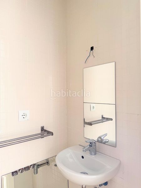 Foto 24b8e0b0-d635-4f31-ab01-3084c97fdbba. Alquiler casa adosada  de 3 dormitorios con patio, terraza y dos plazas de garaje en Palomares del Río