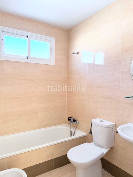 Foto 2e0e7af7-73cf-49da-ad9f-e2108c218b6f. Alquiler casa adosada  de 3 dormitorios con patio, terraza y dos plazas de garaje en Palomares del Río