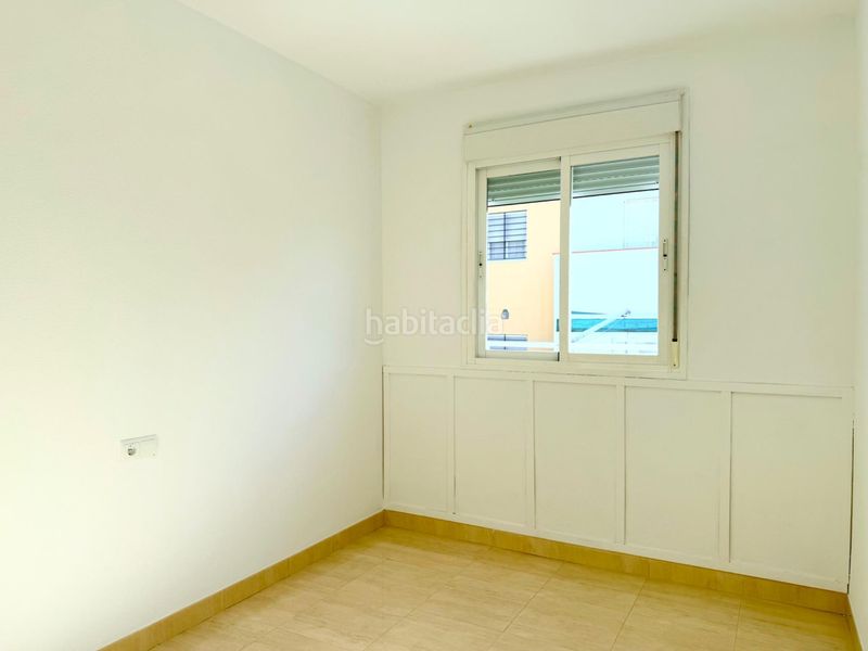Foto 3362ba3c-27a2-42cc-8840-0c26526e7dde. Alquiler casa adosada  de 3 dormitorios con patio, terraza y dos plazas de garaje en Palomares del Río