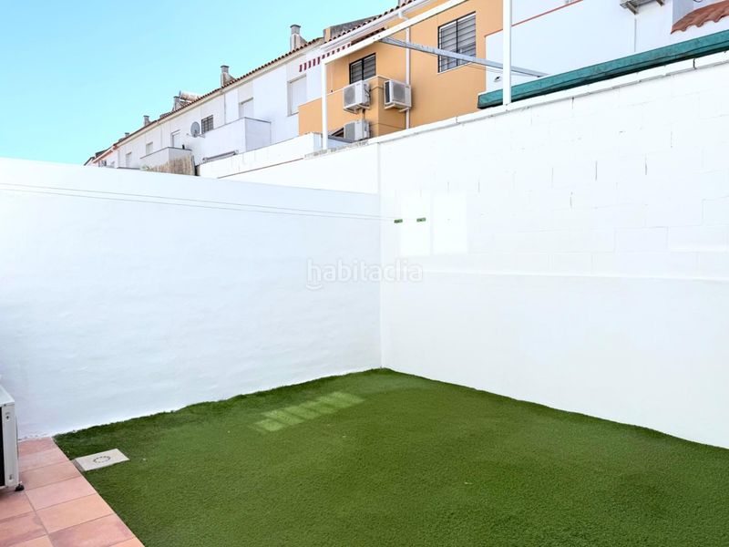 Foto 669a32bd-fcad-4215-95a6-3f00b7375b45. Alquiler casa adosada  de 3 dormitorios con patio, terraza y dos plazas de garaje en Palomares del Río