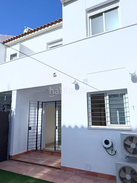 Foto 8a3b005e-79a8-4355-ab29-75acc6e197f1. Alquiler casa adosada  de 3 dormitorios con patio, terraza y dos plazas de garaje en Palomares del Río