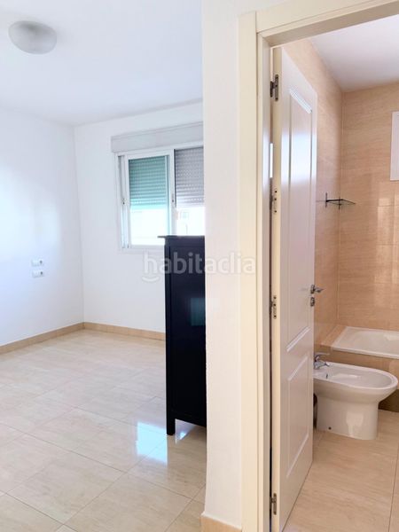 Foto b57f5dd5-a1e9-4bd7-a1a8-4335953e0ff7. Alquiler casa adosada  de 3 dormitorios con patio, terraza y dos plazas de garaje en Palomares del Río