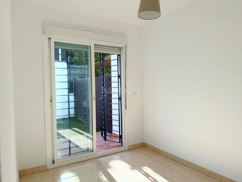 Foto bf830603-0133-42f0-b6ec-0c93066e0c44. Alquiler casa adosada  de 3 dormitorios con patio, terraza y dos plazas de garaje en Palomares del Río