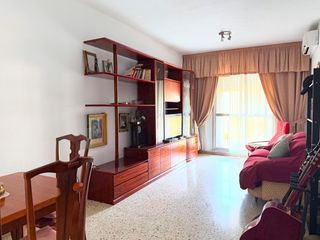 Pis en El Plantinar - Avda. La Paz - El Juncal. Amplia vivienda de 3 dormitorios con garaje incluida junto a la