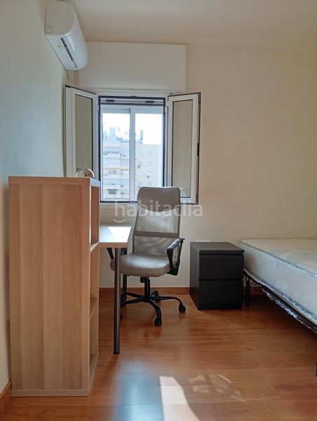 Foto 2f6e58d6-4f5a-4376-b6d3-cf25d6c12297. Rent flat in Juan XXIII - Rochelambert Sevilla