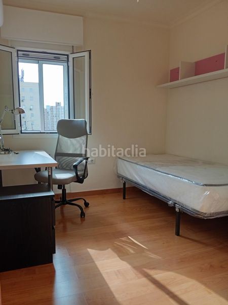 Foto 5fd4b492-bf5b-4ce0-b277-7d2bf111886e. Rent flat in Juan XXIII - Rochelambert Sevilla