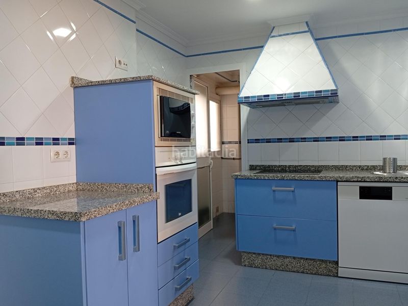 Foto 67d8fc9a-026b-4c22-bdf2-6a2d99ce0981. Rent flat in Juan XXIII - Rochelambert Sevilla