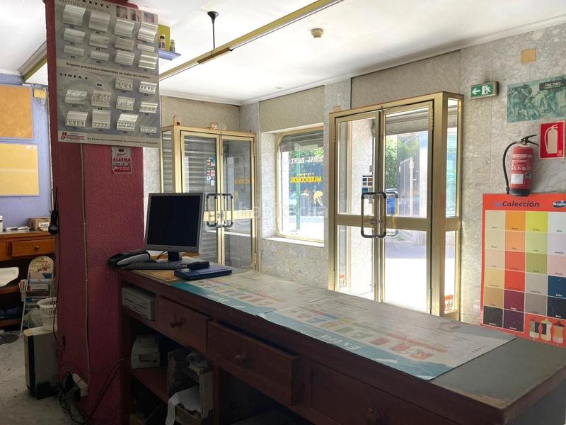 Foto 644fed2d-a676-41ad-a503-6fe2b9633f3b. Local comercial  en venta en avda. de los gavilanes ubicación estratégica en rochelambert en Sevilla