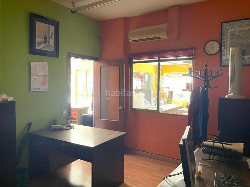 Foto b8ac3eba-c041-456e-be17-8f54a0a30a0a. Local comercial  en venta en avda. de los gavilanes ubicación estratégica en rochelambert en Sevilla