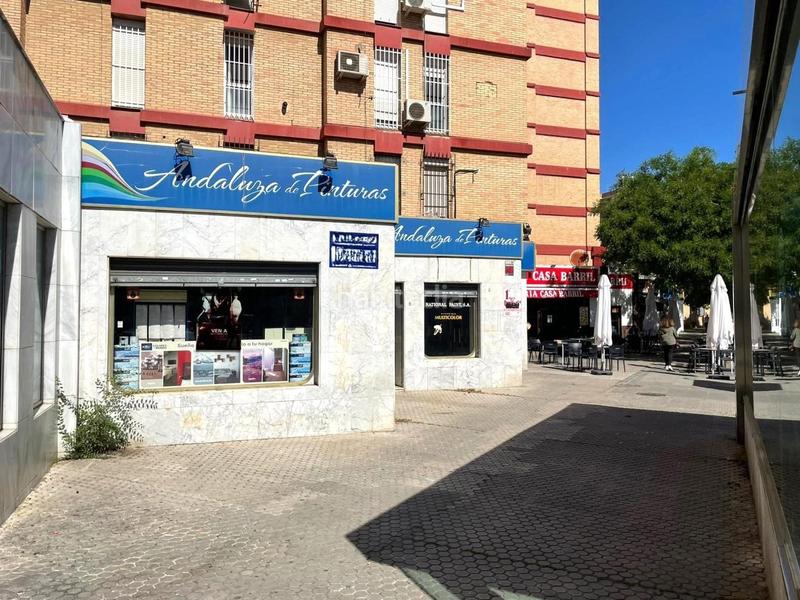Foto c53663fd-3275-4473-a2e6-1841c0e4df2b. Local comercial  en venta en avda. de los gavilanes ubicación estratégica en rochelambert en Sevilla
