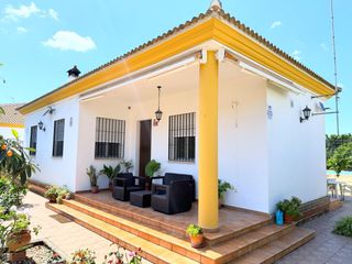 Haus  Calle orquidea. Chalet independiente con piscina en las ánimas, hinojos