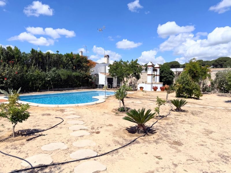 Foto ccdd3a0a-73cf-4fde-a64a-640d9aea5553. Casa amb calefacció aparcament piscina a Hinojos