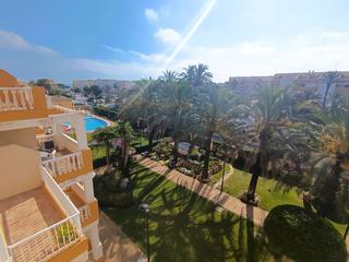 Location Attique à Les Bassetes - El Marjal. Atico en alquiler en marinas, 3 dormitorios.