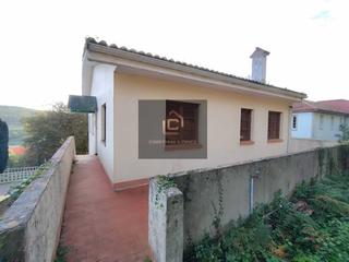 Casa  Rúa concello. Se vende casa en el centro de cesuras – parcela de 2.450 m² y vi