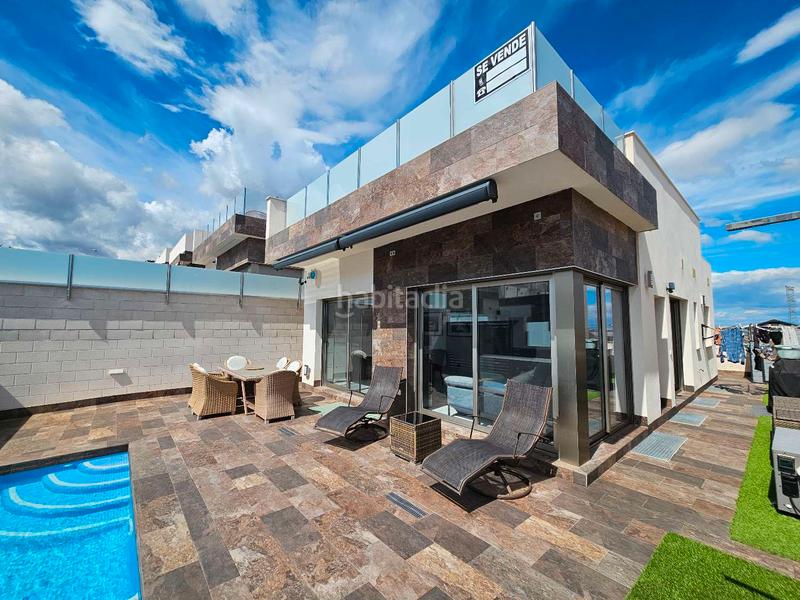 Foto d4faf833-b120-4075-b39b-0e5f4f39cd67. Chalet mit pool in Los Almendros Orihuela