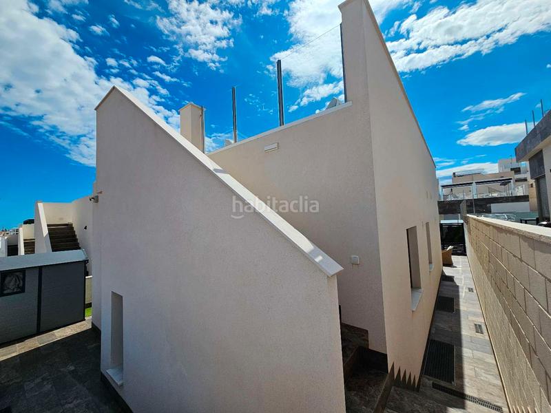 Foto b96e13c7-23bb-4c95-9cd6-f763a83fbe8c. Chalet avec piscine dans Los Almendros Orihuela