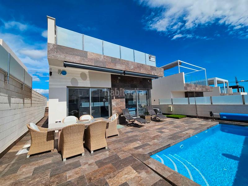 Foto ea94deb9-c76c-4f77-a29d-3fe0e9f3d767. Chalet con piscina in Los Almendros Orihuela