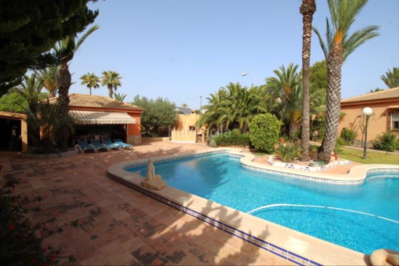 Foto a41a986a-039c-4387-a8c8-1ec3a4277684. Chalet with parking pool in Zona Carrefour - Urbanizaciones Torrevieja