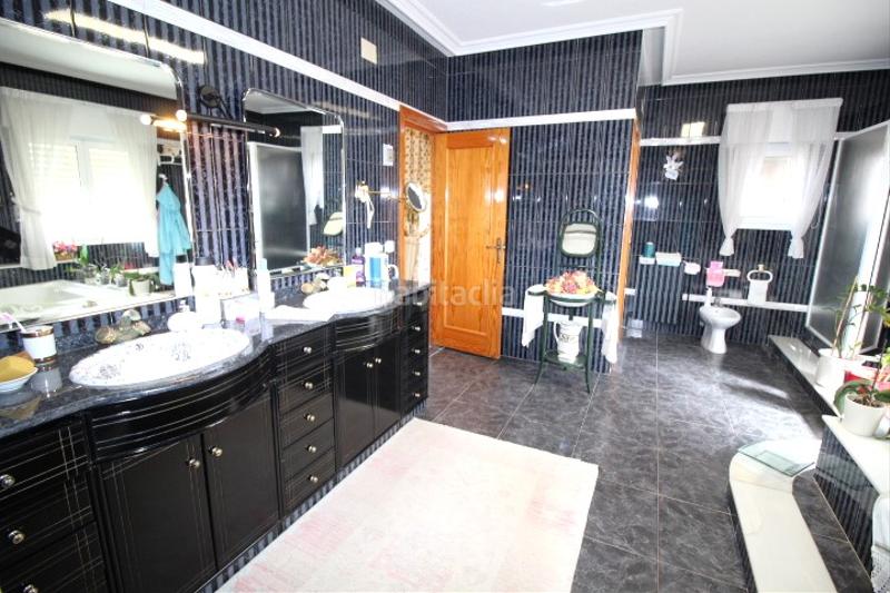 Foto e6de13d4-6666-4b0d-b108-f4097460a199. Chalet with parking pool in Zona Carrefour - Urbanizaciones Torrevieja