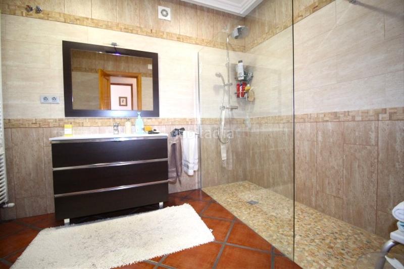 Foto eecf9ad9-bfa7-47aa-aafa-2e616027b522. Chalet with parking pool in Zona Carrefour - Urbanizaciones Torrevieja