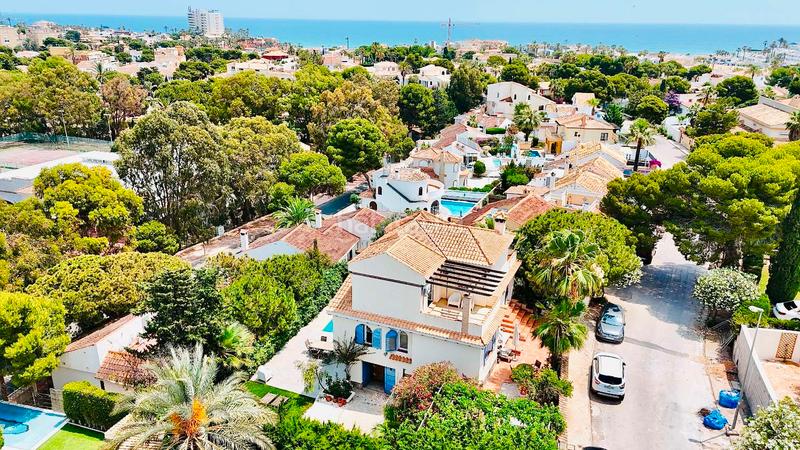 Foto d7b52ac5-b3fb-43b6-a4c6-af82a990f24c. Chalet mit heizung pool in Villamartín-Las Filipinas Orihuela