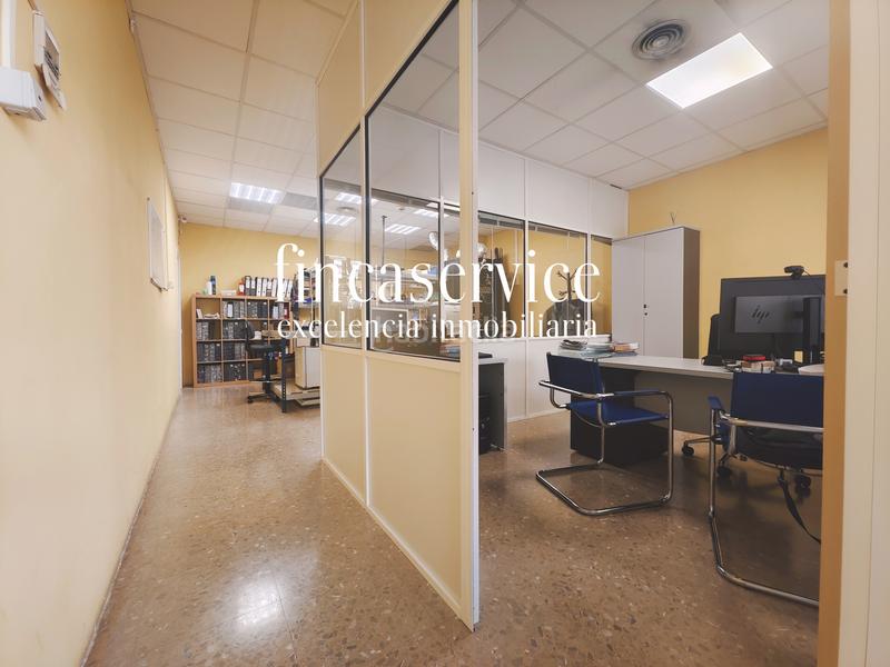 Foto 8daa7f19-8b5d-415e-b563-f5471e659b02. Local comercial local amplio, luminoso y con ubicación ideal en Sant Boi de Llobregat