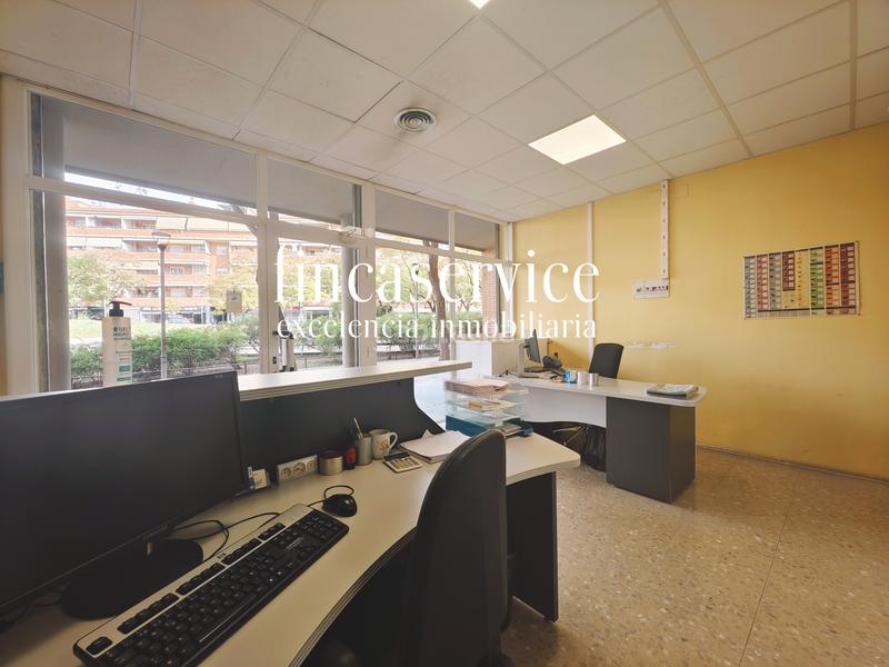 Foto ae6d1e6d-32da-4d81-b692-9cb28d4bfd4d. Local comercial local amplio, luminoso y con ubicación ideal en Sant Boi de Llobregat