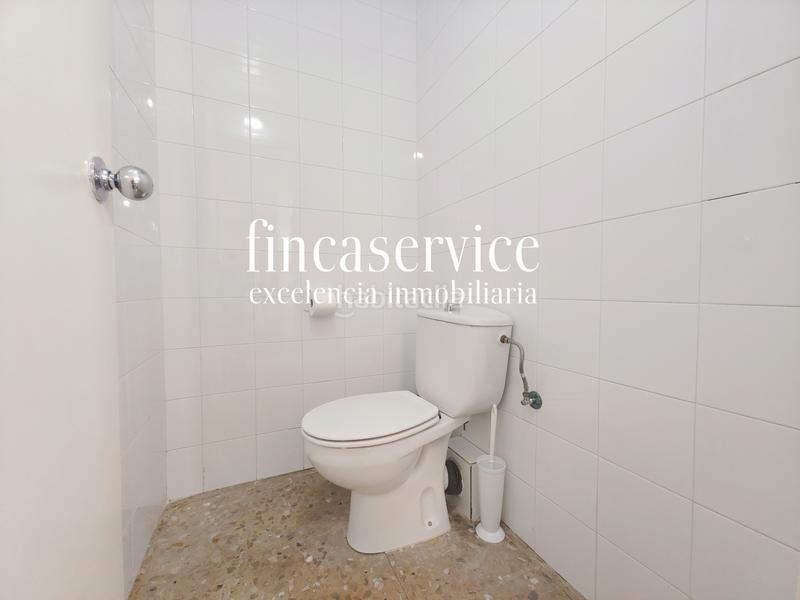 Foto d9d32ff8-a552-4e78-82ab-80ed8fb8e590. Local comercial local amplio, luminoso y con ubicación ideal en Sant Boi de Llobregat