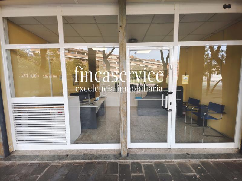 Foto f2c57f1d-8078-4aec-a45f-fc88ff9b1c96. Local comercial local amplio, luminoso y con ubicación ideal en Sant Boi de Llobregat