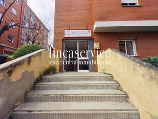 Local commercial  Santa coloma de cervelló - carrer jaume pau. Local comercial bien distribuido en santa coloma de cervelló