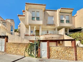 Casa a schiera in Punta La Mona. 385  villa marina del este
