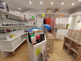 Local Comercial  Just marlés vilarrodona. Local com. en venta en centro  iglesia, 1 despacho.