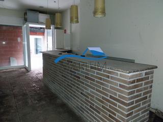 Location Local commercial  Jovara. Local com. en alquiler en calella, 4 despachos.