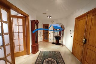 Haus in Hostalric. Casa en venta en centro, 5 dormitorios.