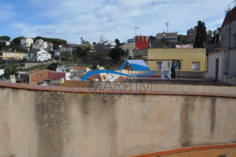 Foto b2ac4825-f1d6-46c3-8ac8-e8ee015563df. Edificio  en venta . en Canet de Mar