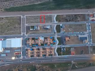 Terreno residencial  Calle eugenio hermoso 37. Solar con salidas a 2 calles en residencial los olivos