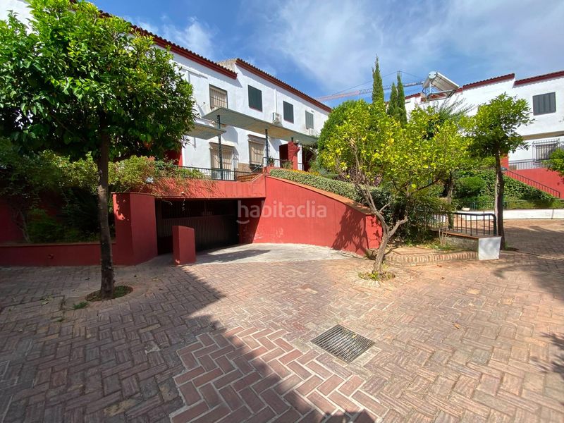Foto b9c2f9d2-061d-4a4e-8e81-441acabe0a47. Casa adossada amb calefacció aparcament a Centro Alcalá de Guadaira