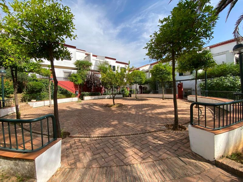 Foto f4b6d4b5-4f5f-47e6-97ee-0cd6aa4a99a6. Casa adossada amb calefacció aparcament a Centro Alcalá de Guadaira