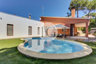 Maison à De la torre 3. Espectacular casa unifamiliar en una planta, con piscina y gran