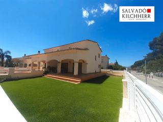 Casa aparellada  Carrer vitòria. Gran casa esquinera junto al mar
