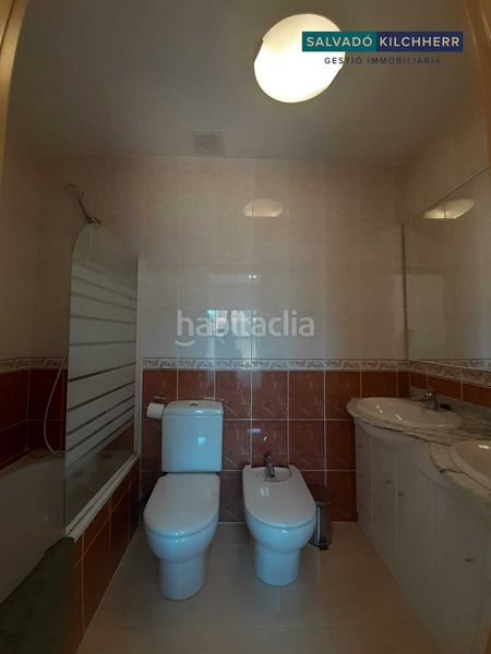 Foto b81f3fd1-e3c2-41f5-a272-17d5388461d8. Casa aparellada amb calefacció aparcament a mar Cambrils Cambrils