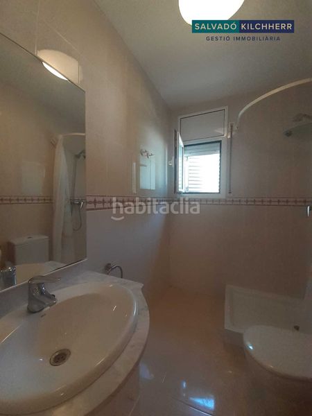 Foto be9afb1e-0391-41b6-aff5-e1bd4b3853c8. Casa aparellada amb calefacció aparcament a mar Cambrils Cambrils