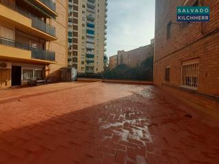 Appartamento in Carrer de cantàbria 128. Piso con gran terraza ideal para familias
