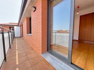 Dúplex a Gelida. Amplio y luminoso dúplex en gélida con 4 habitaciones, parking y