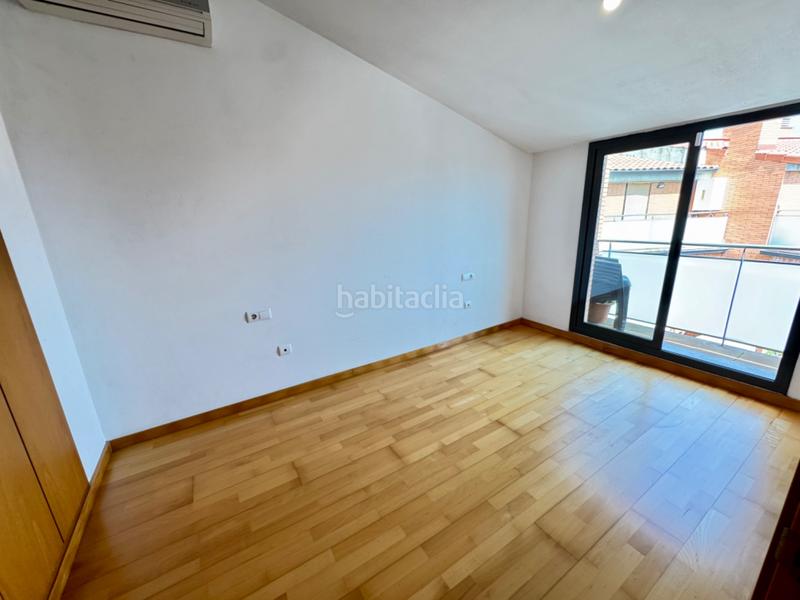 Foto 03c6b875-6b3d-475c-a03b-70f0e15c7349. Dúplex amplio y luminoso dúplex en gélida con 4 habitaciones, parking y trastero incluidos. en Gelida