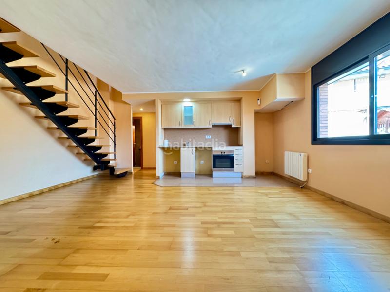 Foto 327e5301-ce4d-4721-a0cb-0bc0044dd050. Dúplex amplio y luminoso dúplex en gélida con 4 habitaciones, parking y trastero incluidos. en Gelida