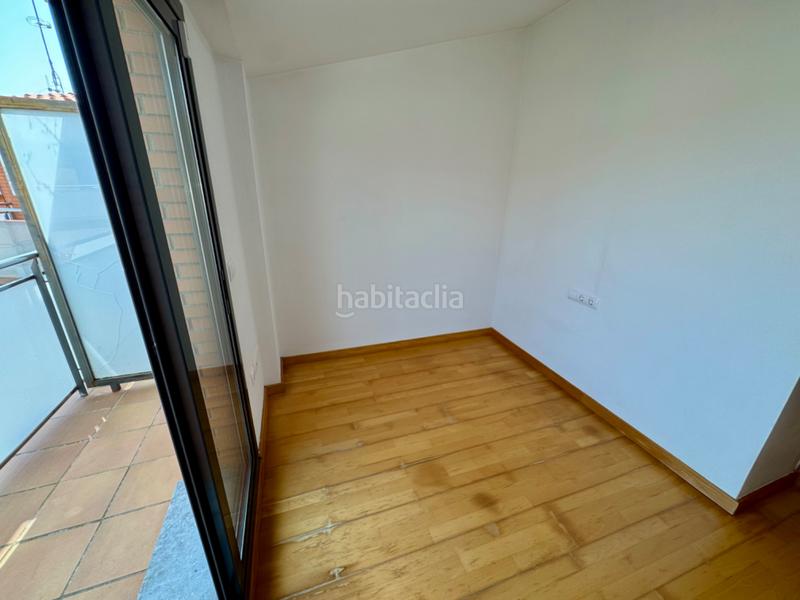 Foto 4ba98be2-2bea-49ab-a65d-0a75999f0a39. Dúplex amplio y luminoso dúplex en gélida con 4 habitaciones, parking y trastero incluidos. en Gelida